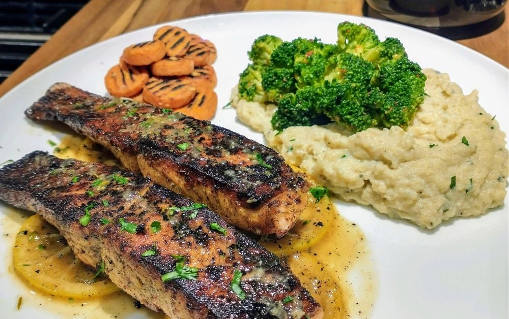 Grilled Salmon with Lemon Butter Sauce
